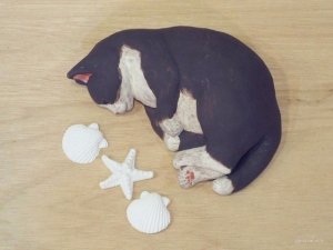 画像1: 小澤創磨　陶猫　『海でくつろぐ』