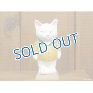 画像: 小澤創磨　陶猫　『たそがれ猫　ボーリングVer.』白猫　黄シャツ