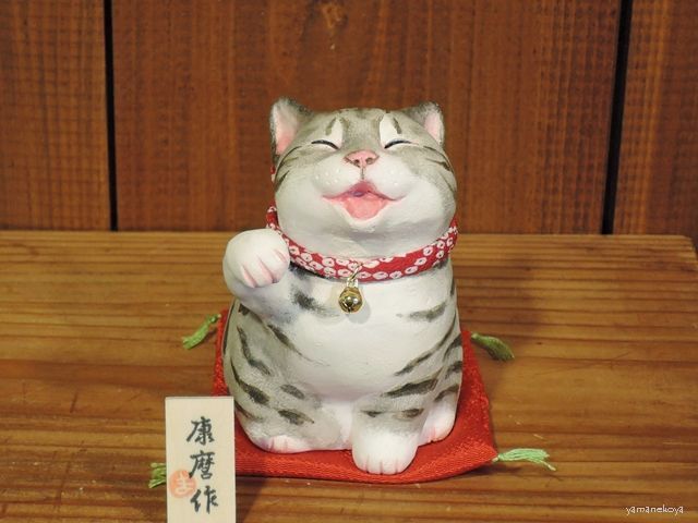 小澤康麿さんの陶猫 「吉兆招き猫 アメショ」