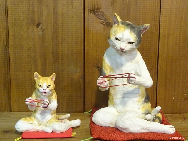小澤康麿さんの陶猫『あやとり猫（大）』