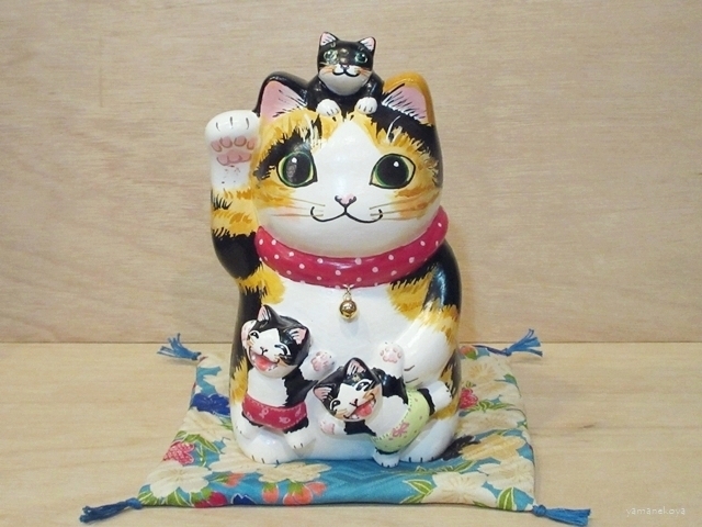 画像1: 河辺花衣　『仲良し親子招き猫』ミケ